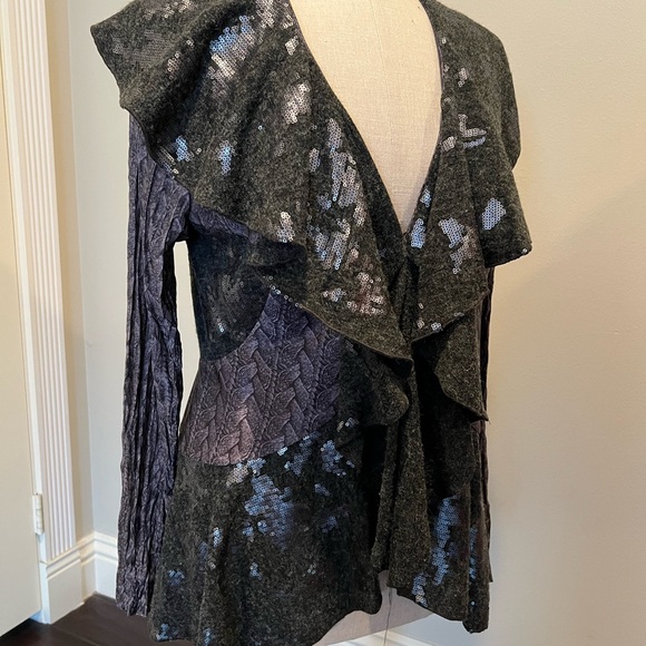 Chic Ruffled Cardigan - Picture 4 of 6